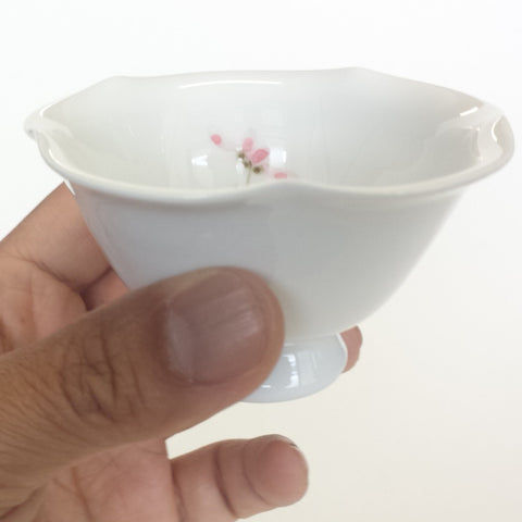 Porcelain teacup - lotus white