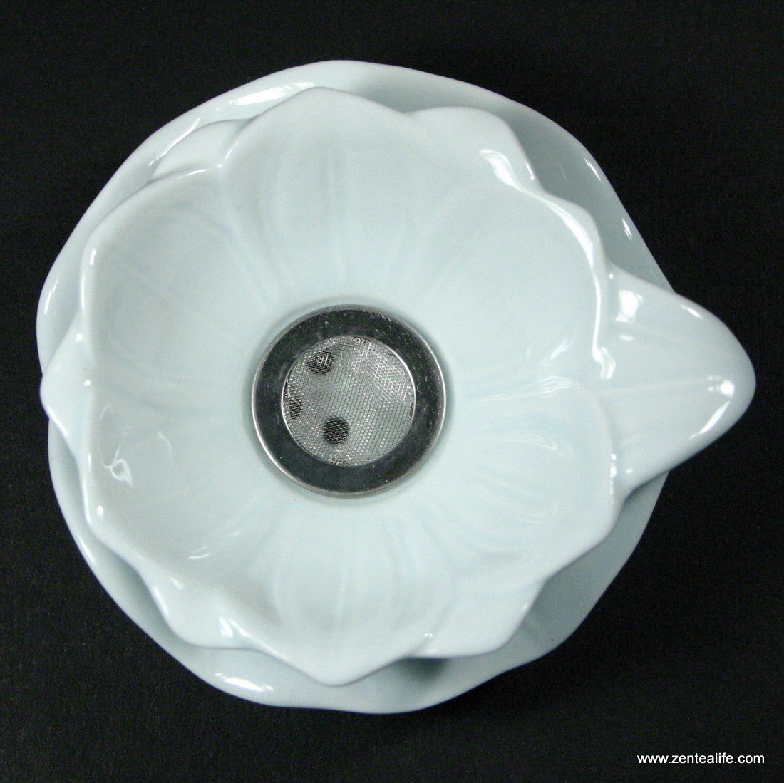 Porcelain tea strainer - Lotus